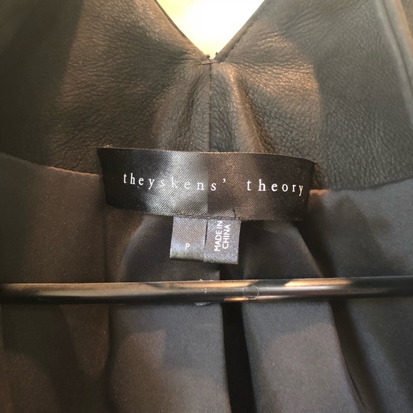 Cropped Thyskens’ Theory Leather Jacket - Picture 5 of 8